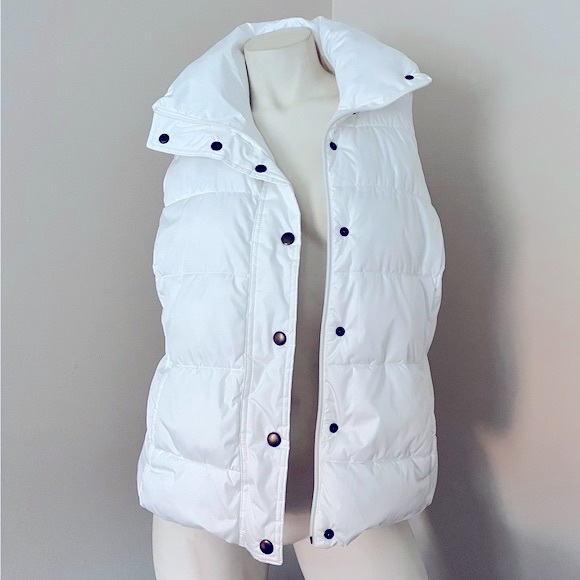 Old Navy Jackets & Blazers - Old Navy water repellant quilted white puffer vest